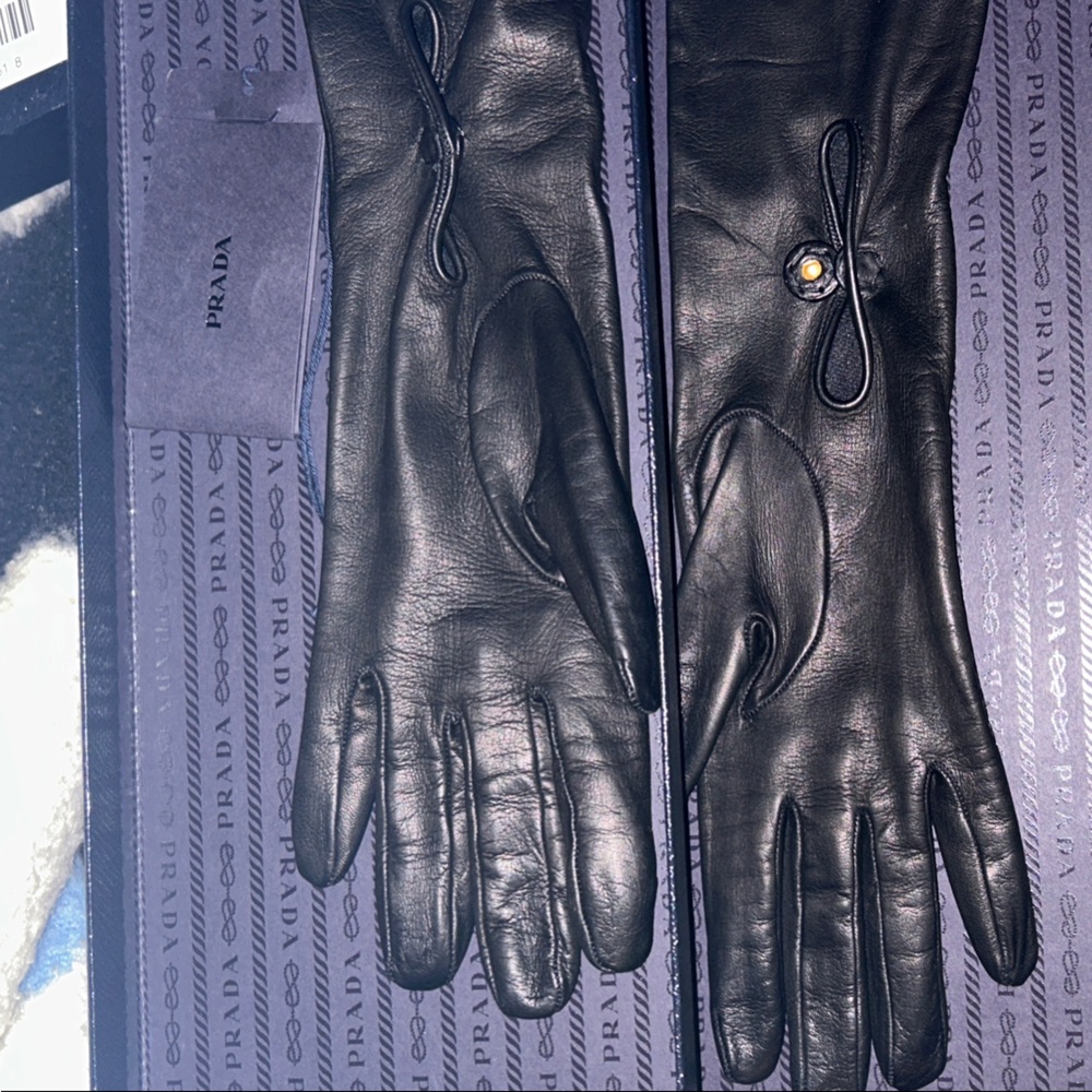 Prada Black Leather Gloves - Picture 6 of 10